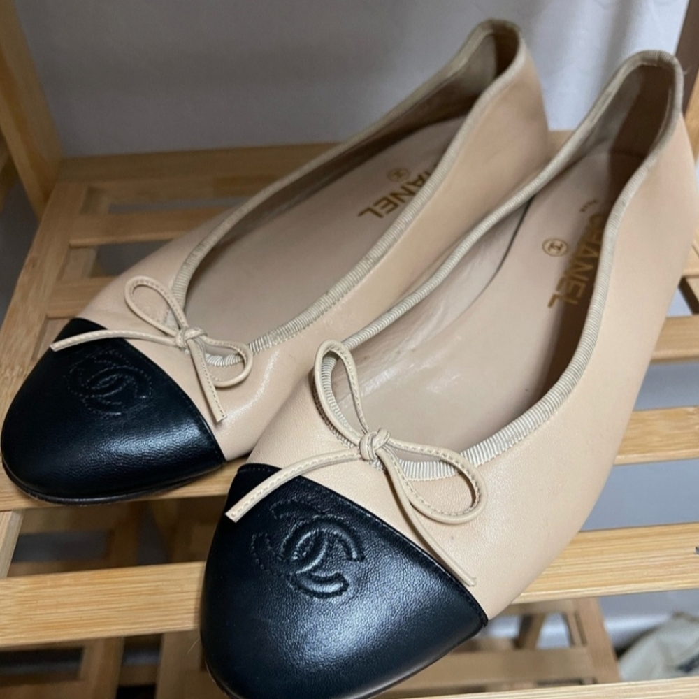 Chanel beige black classic ballet flats 39.5